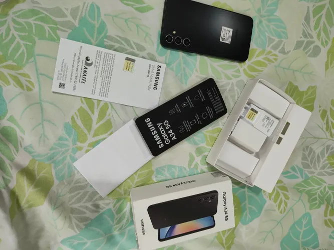 Celular Samsung a34 usado poucas vezes muito novo completo com todos acessórios originais