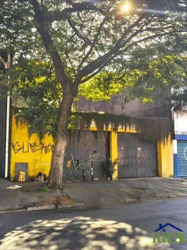 Terreno de 250m² Com 3 Casas e Espaco Comercial Na Frente Excelente Oportunidade!