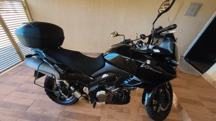 Motocicleta em excelente estado de conservação
