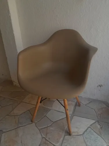 Cadeira em polipropileno 