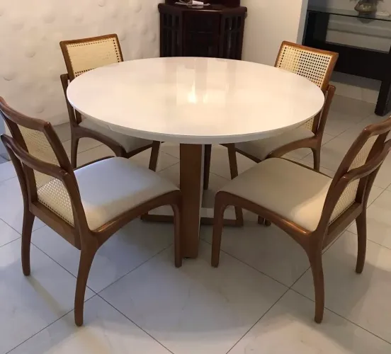 Mesa de jantar sob encomenda 