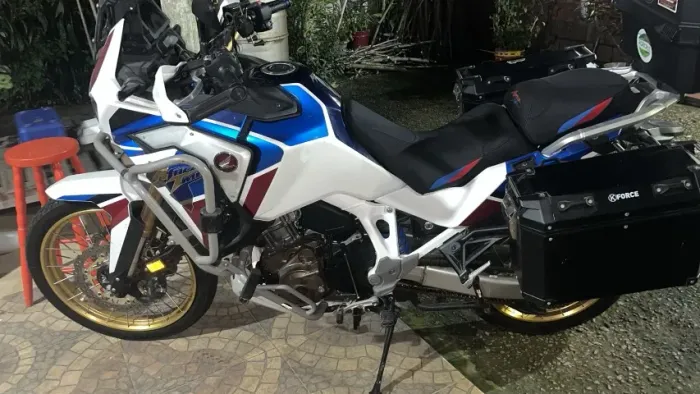 Vendo CRF 1100L AFRICA TWIN ADV. SPORTS ES - impecavel