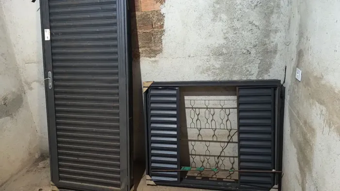 Porta veneziana e janela novo 