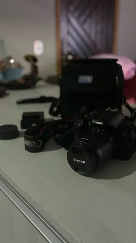 Canon EOS 700D | T5i