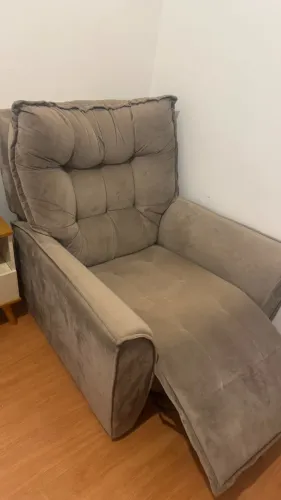 Poltrona reclinável confortável em suede cinza