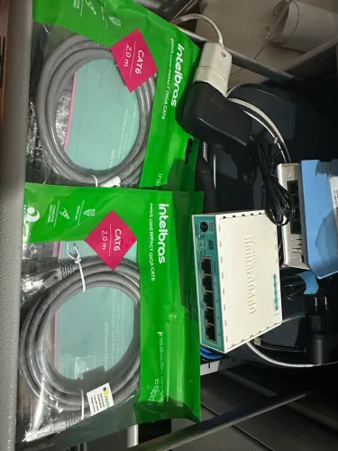 Roteador MikroTik hEX Gigabit (RB750Gr3) + Fonte de Alimentação