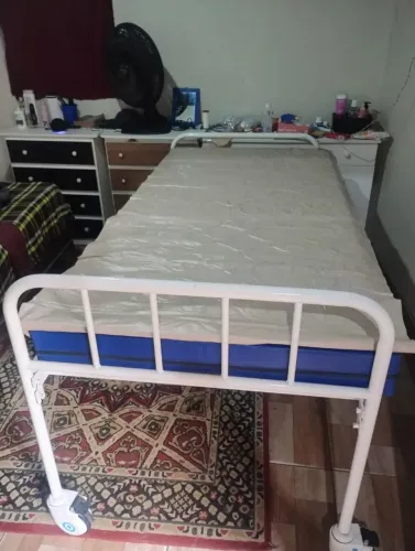 Vendo cama hospitalar completa.