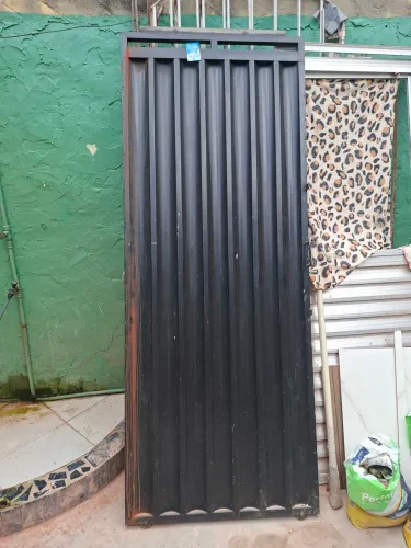 Portão metálico 2,15 altura e 84 de largura 