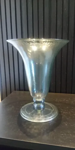 Elegante vaso ânfora em tons de cinza azulado. Feito na Espanha. Peça início anos 2000