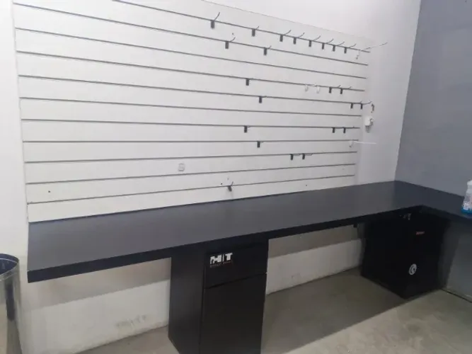 Mesa balcão em L