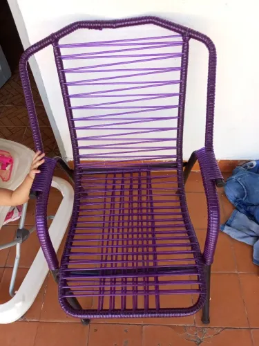 Vende-se cadeiras de fio