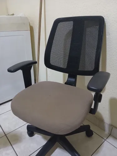 Vendo cadeira para computador, nova 2 meses de uso ,mande sua oferta!