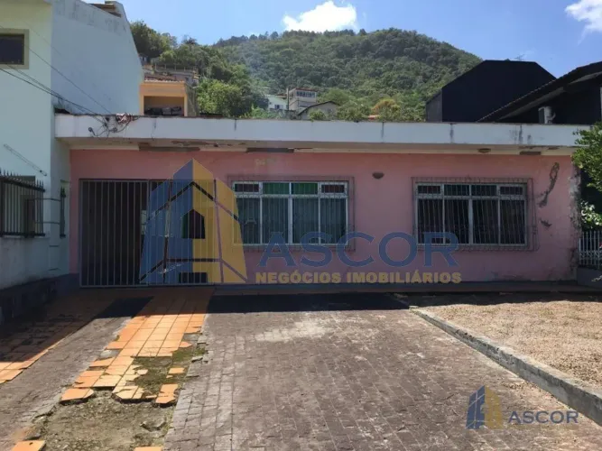 Casa com 3 dormitórios 360 m² -Costeira do Pirajubaé - Florianópolis/SC