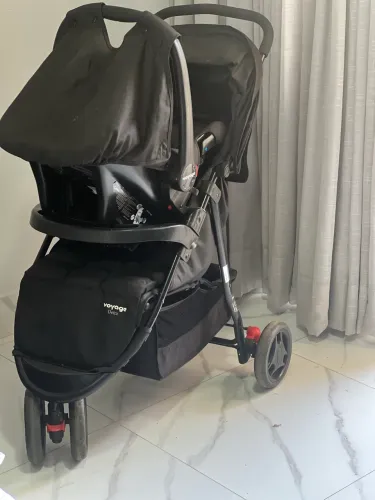 Carinho de bebê + bebê conforto em ótimo estado!
