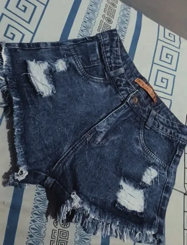 Vende-se, short novo n°36, comprei mas não serviu em mim..