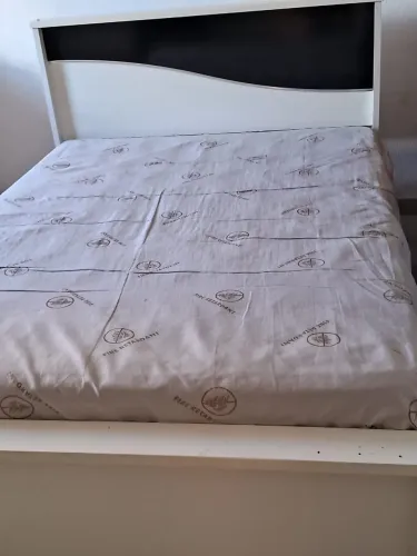 Cama casal com colchão