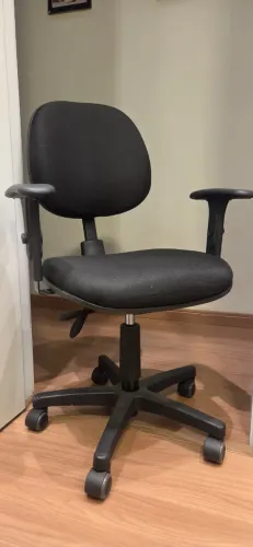 Cadeira de Escritório Ergonômica NR17