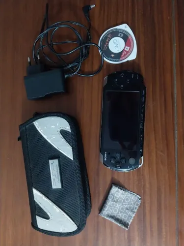PSP 3001 excelente + jogo + case original + pano original