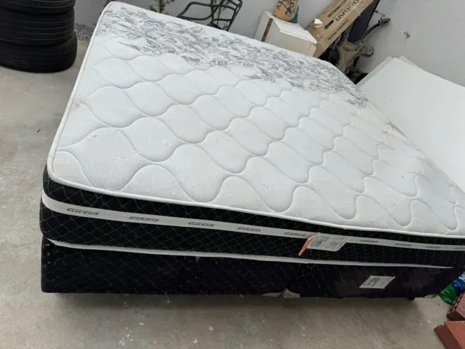 Cama SUPER KING <br>Marca GAZIN <br>Tamanho 198x203