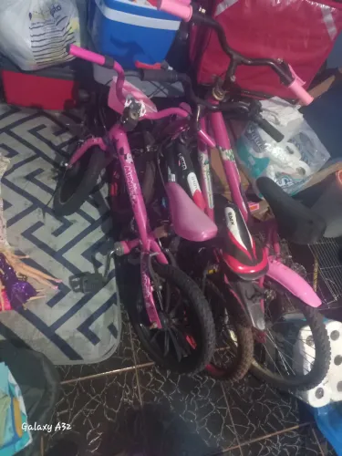 Vendo 3 bicicletas infantis, 2 de menina e 1 de menino. Valor. 260