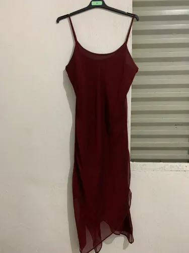 Vestido vinho bordô alcinha fina em cetim\acetinado tam P 