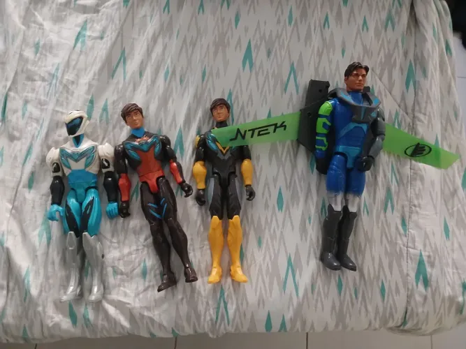 4 Bonecos Max Steel Originais Mattel (2010, 2012 e 2014) 