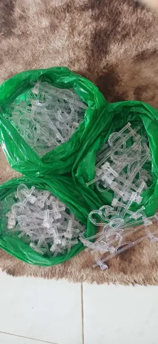 Cabide em acrílico com presilhas