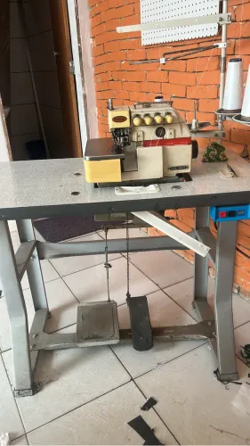 Máquina de costura interloque 