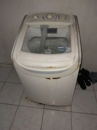 Máquina retirada de peças