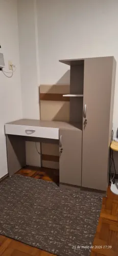 Escrivaninha com armário e gaveta