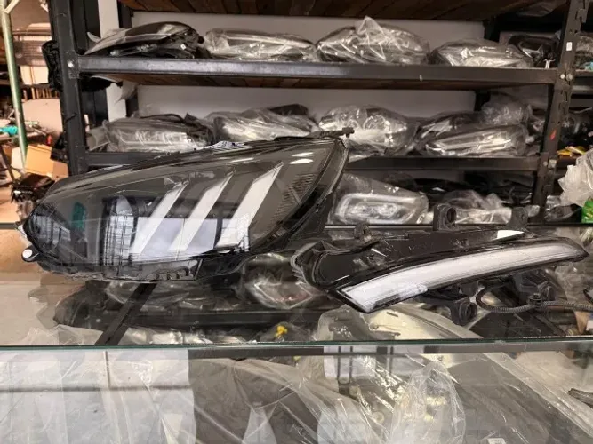 Farol E Led Lado Esquerdo Peugeot 208 2022