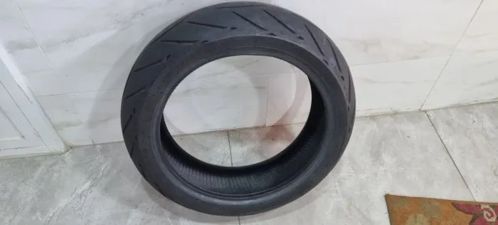 Pneu 180/55/17 METZELER EXELENTE ESTADO.