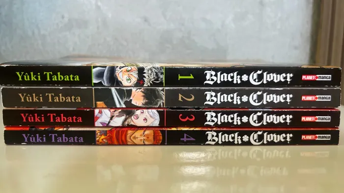 Box Mangás Black Clover Vol. 1 ao 4 - Excelente Estado