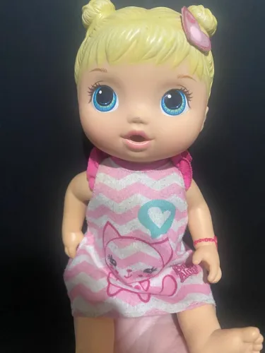 Boneca baby Alive de brincar faz xixi