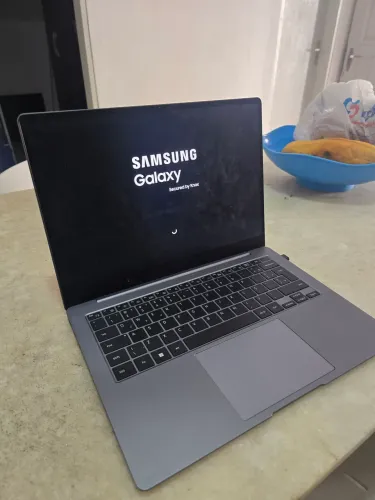Galaxy Book 4 Pro com I7 ultra, 16GB RAM, 512GB SSD + tela touch + carregador e cabo