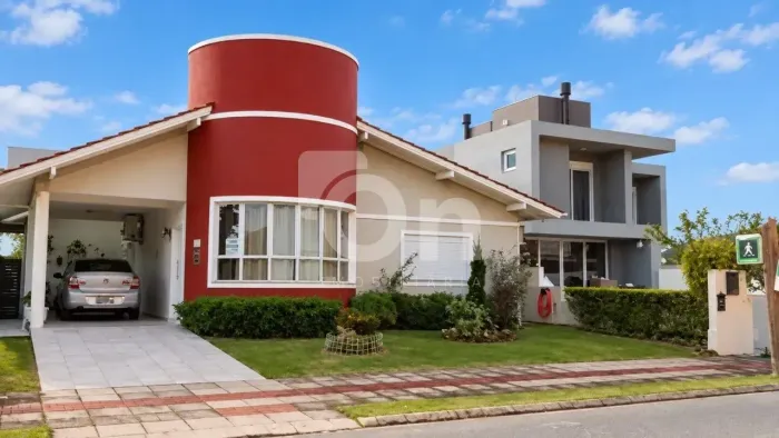 Casa de 3 dormitórios na Cachoeira do Bom Jesus, Florianópolis