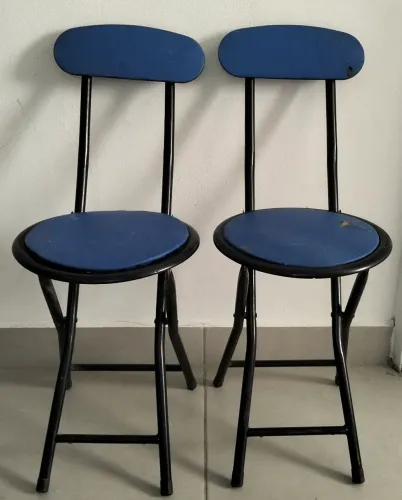 Par de Cadeiras Dobráveis Azuis (Compactas / Mesa / Eventos)