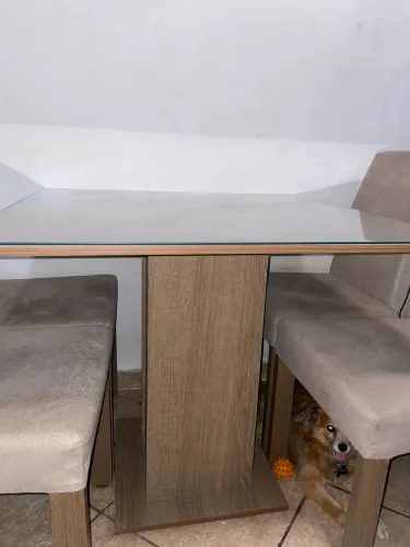 Mesa 90x90 com 4 cadeiras e capas
