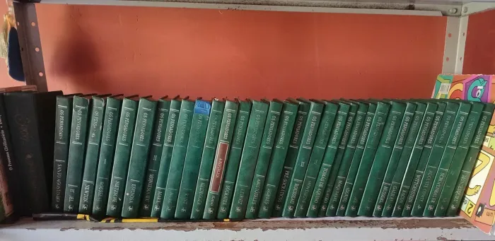 Coleção Os Pensadores completa com 33 volumes capa dura