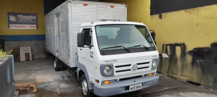 Caminhão Baú Modelo V.W 8.150E Delivery