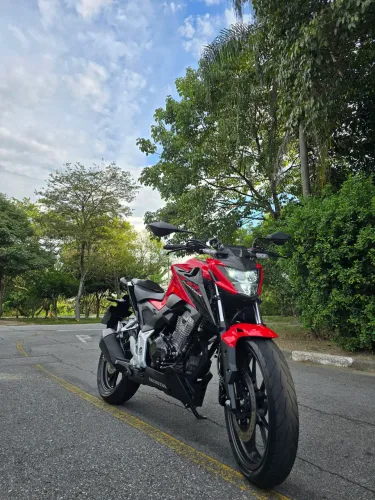 Honda CB 300F Twister 2023/2024 - Impecável / Pouco Rodada / Transação Segura