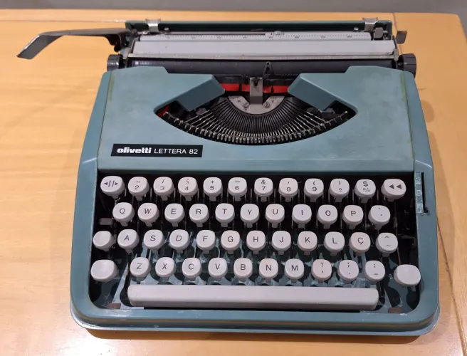 Máquina De Escrever Olivetti Lettera 82: Vintage + Maleta, Ótimo Estado, Pronta Para Uso
