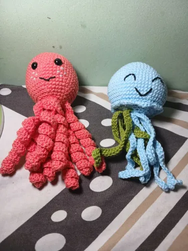 Kit amigurumi em crochê, polvinho e água viva