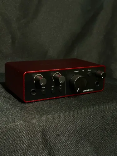 Interface de Áudio Focusrite Scarlett Solo 4th Geração USB Perfeito Estado