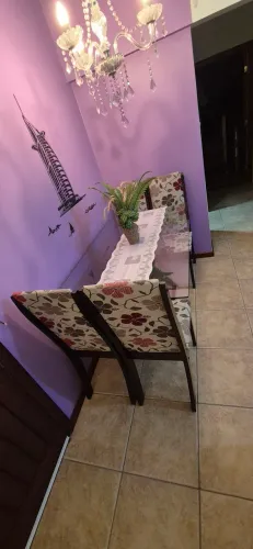 CONJUNTO DE MESA RETANGULAR COM 4 CADEIRAS