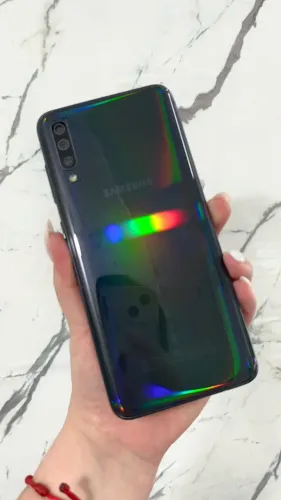 SAMSUNG A70