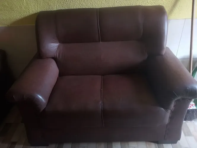 Sofá de couro marrom ?