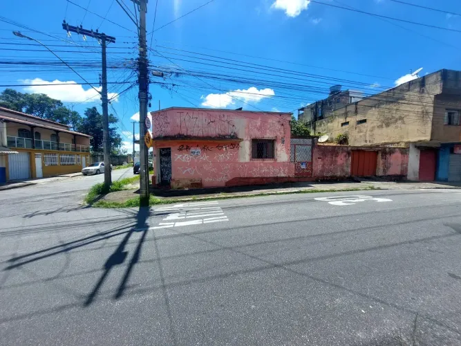 Lote de esquina com 469 m2 e excelente topografia, com casa antiga construída , Dom Bosco