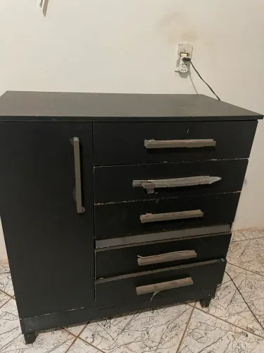 Cômoda preta 5 gavetas