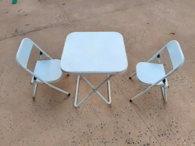 Conjunto De Mesa Infantil Com 2 Cadeiras Dobrável Aço Jogo